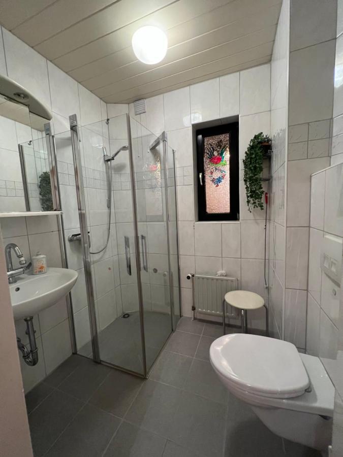 Duisburg Feelhome, Flughafen Nah,3-Schlafzimmer, Dusche Ebenerdig, Zentral, Wifi, Ground Floor Luaran gambar